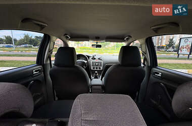 Хэтчбек Ford Focus 2005 в 