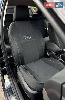 Хэтчбек Ford Focus 2005 в 