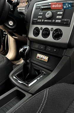 Хэтчбек Ford Focus 2005 в 