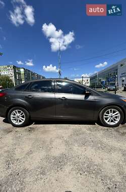 Седан Ford Focus 2015 в 