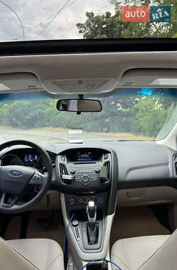 Хетчбек Ford Focus 2015 в 