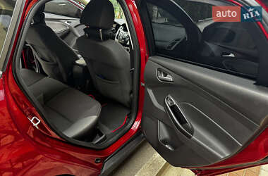 Хэтчбек Ford Focus 2013 в 