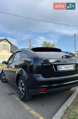 Хэтчбек Ford Focus 2005 в 