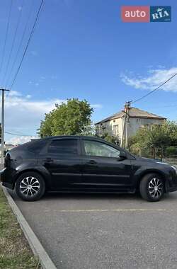 Хэтчбек Ford Focus 2005 в 