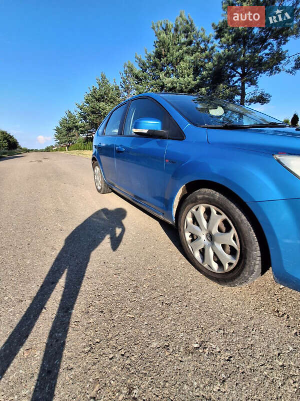 Хэтчбек Ford Focus 2007 в Хырове