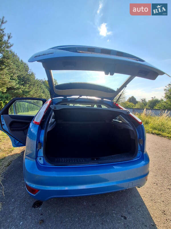 Хэтчбек Ford Focus 2007 в Хырове