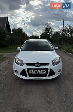 Хэтчбек Ford Focus 2012 в 