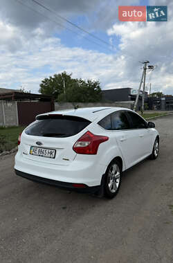 Хэтчбек Ford Focus 2012 в 