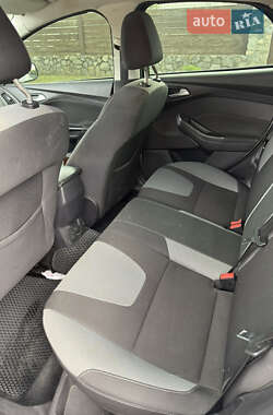 Хэтчбек Ford Focus 2012 в 