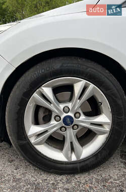 Хэтчбек Ford Focus 2014 в 