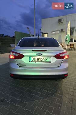 Седан Ford Focus 2014 в 