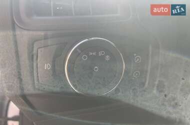 Хэтчбек Ford Focus 2012 в 