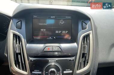 Хэтчбек Ford Focus 2012 в 
