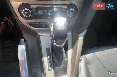 Хэтчбек Ford Focus 2012 в 