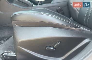 Хэтчбек Ford Focus 2012 в 