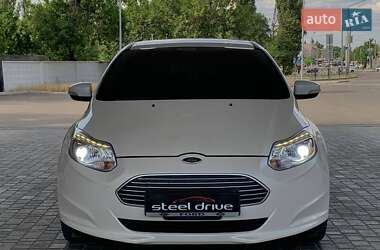Хэтчбек Ford Focus 2012 в 