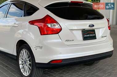 Хэтчбек Ford Focus 2012 в 