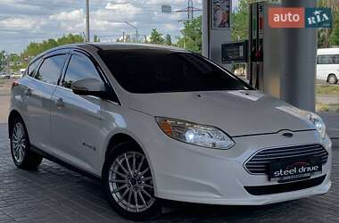 Хэтчбек Ford Focus 2012 в 