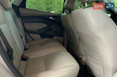 Хэтчбек Ford Focus 2012 в 