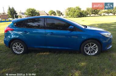 Хэтчбек Ford Focus 2015 в 