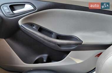 Седан Ford Focus 2015 в 