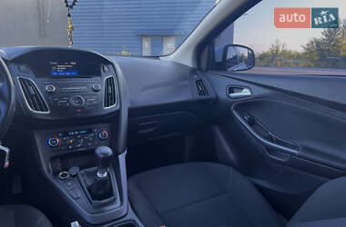 Хэтчбек Ford Focus 2015 в 