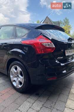 Хэтчбек Ford Focus 2011 в 