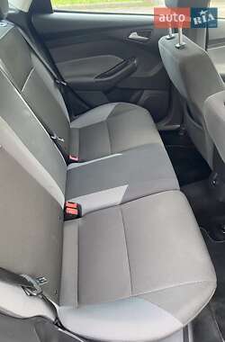 Хэтчбек Ford Focus 2011 в 
