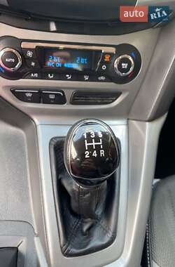 Хэтчбек Ford Focus 2011 в 