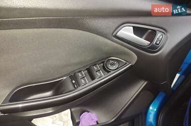 Хэтчбек Ford Focus 2014 в 