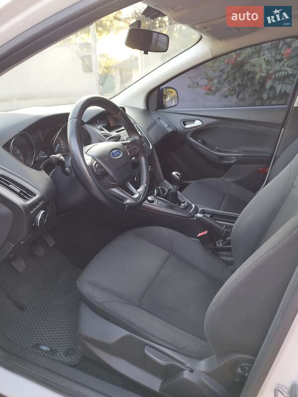 Хетчбек Ford Focus 2015 в Чернігові