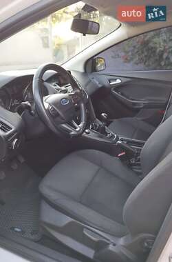 Хэтчбек Ford Focus 2015 в 