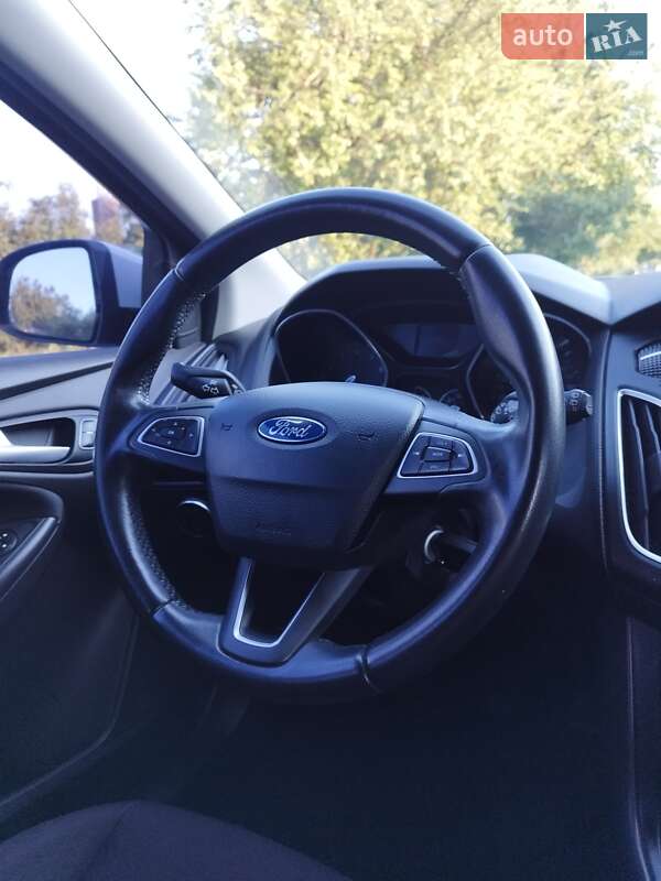 Хетчбек Ford Focus 2015 в Чернігові