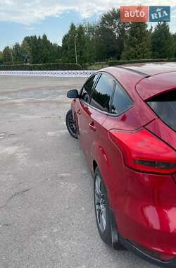 Хэтчбек Ford Focus 2015 в 