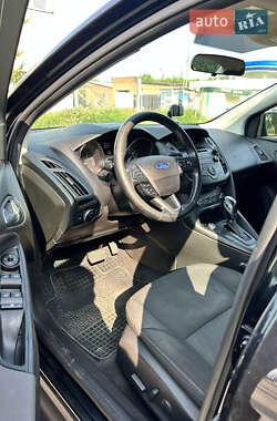 Седан Ford Focus 2015 в 