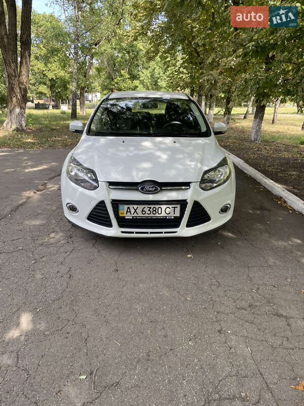 Хэтчбек Ford Focus 2013 в 
