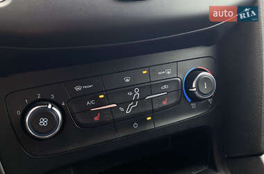 Хэтчбек Ford Focus 2015 в 