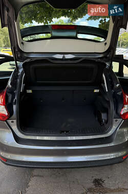 Хэтчбек Ford Focus 2012 в 