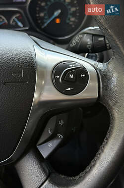Хэтчбек Ford Focus 2012 в 