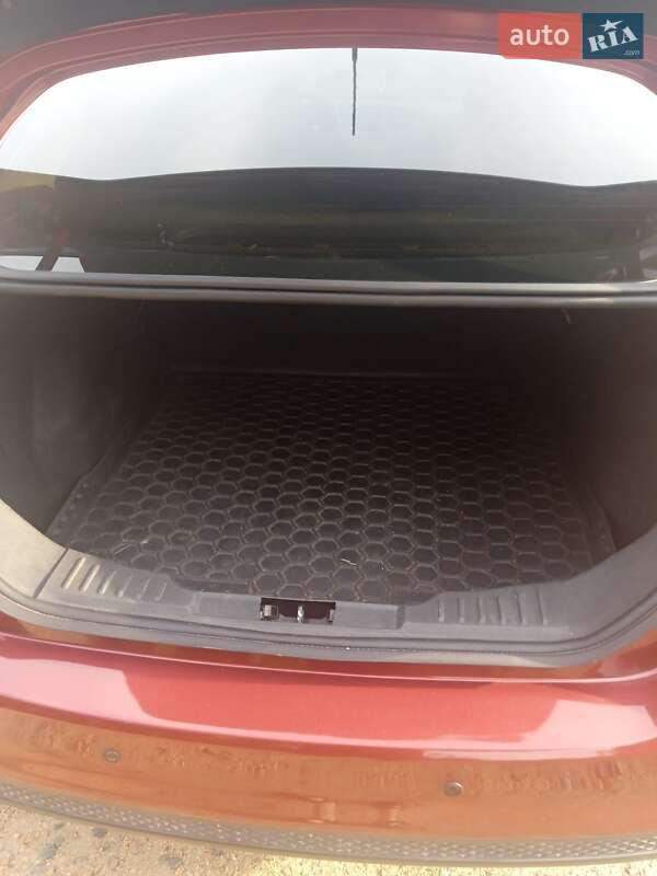 Седан Ford Focus 2013 в Ромнах