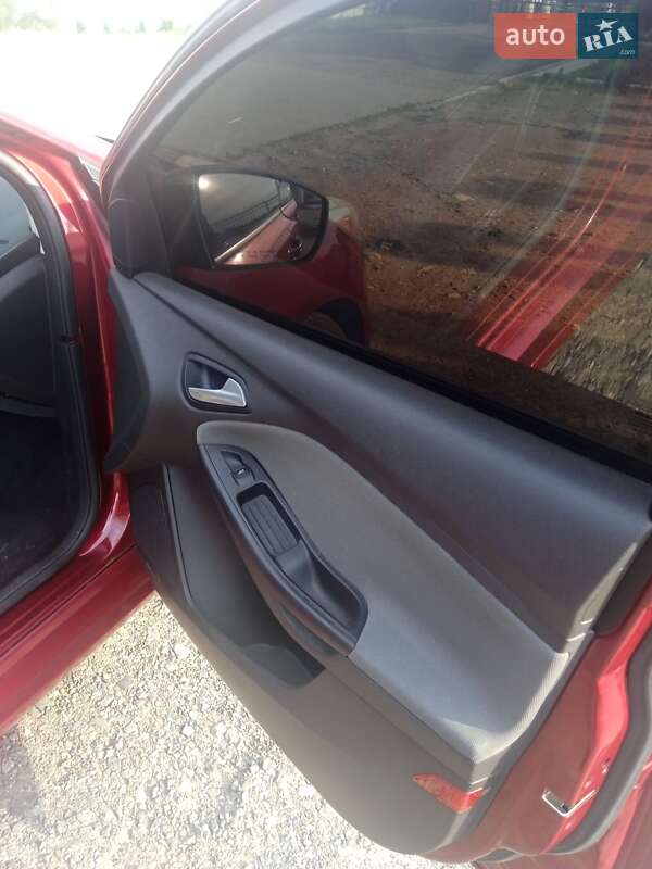 Седан Ford Focus 2013 в Ромнах
