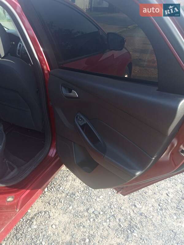 Седан Ford Focus 2013 в Ромнах