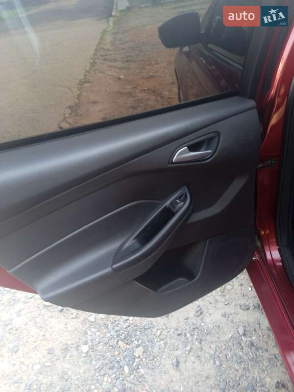 Седан Ford Focus 2013 в Ромнах