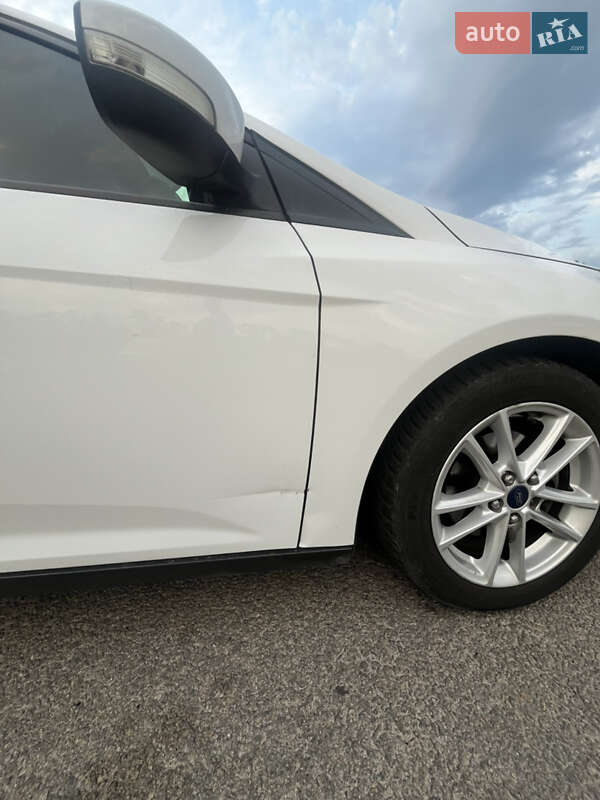 Седан Ford Focus 2015 в Днепре