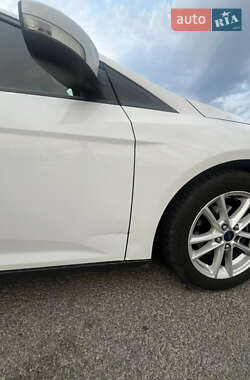 Седан Ford Focus 2015 в 