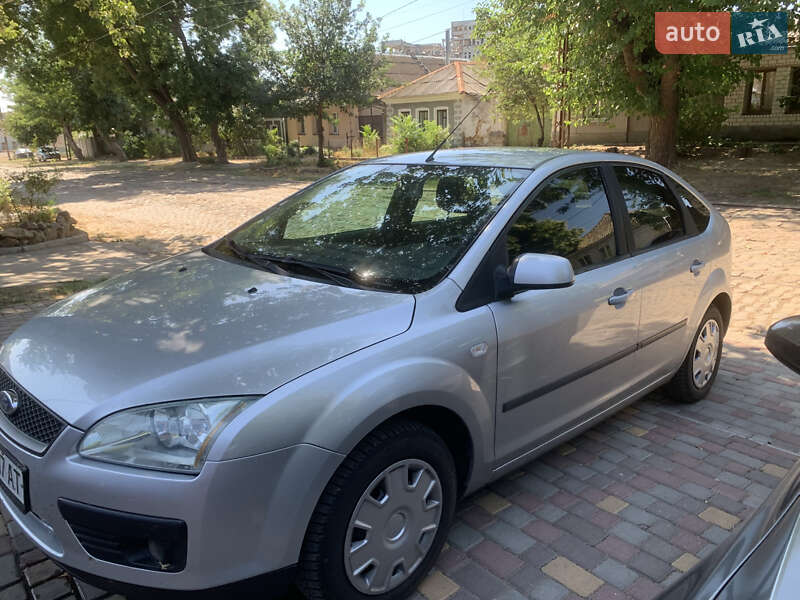 Хэтчбек Ford Focus 2006 в 