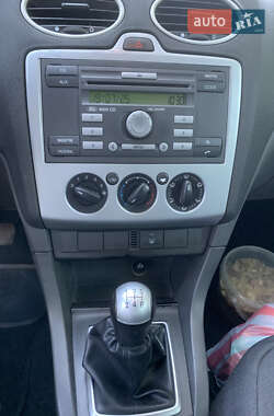 Хэтчбек Ford Focus 2006 в 