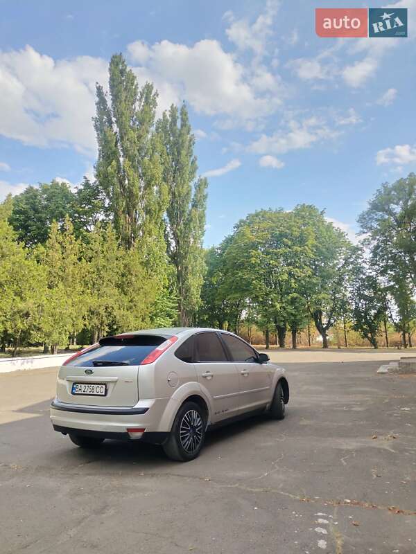 Хэтчбек Ford Focus 2007 в Новоукраинке