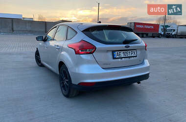 Хетчбек Ford Focus 2015 в 