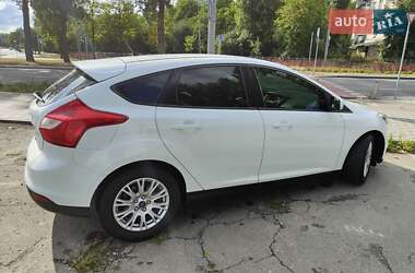 Хэтчбек Ford Focus 2014 в 